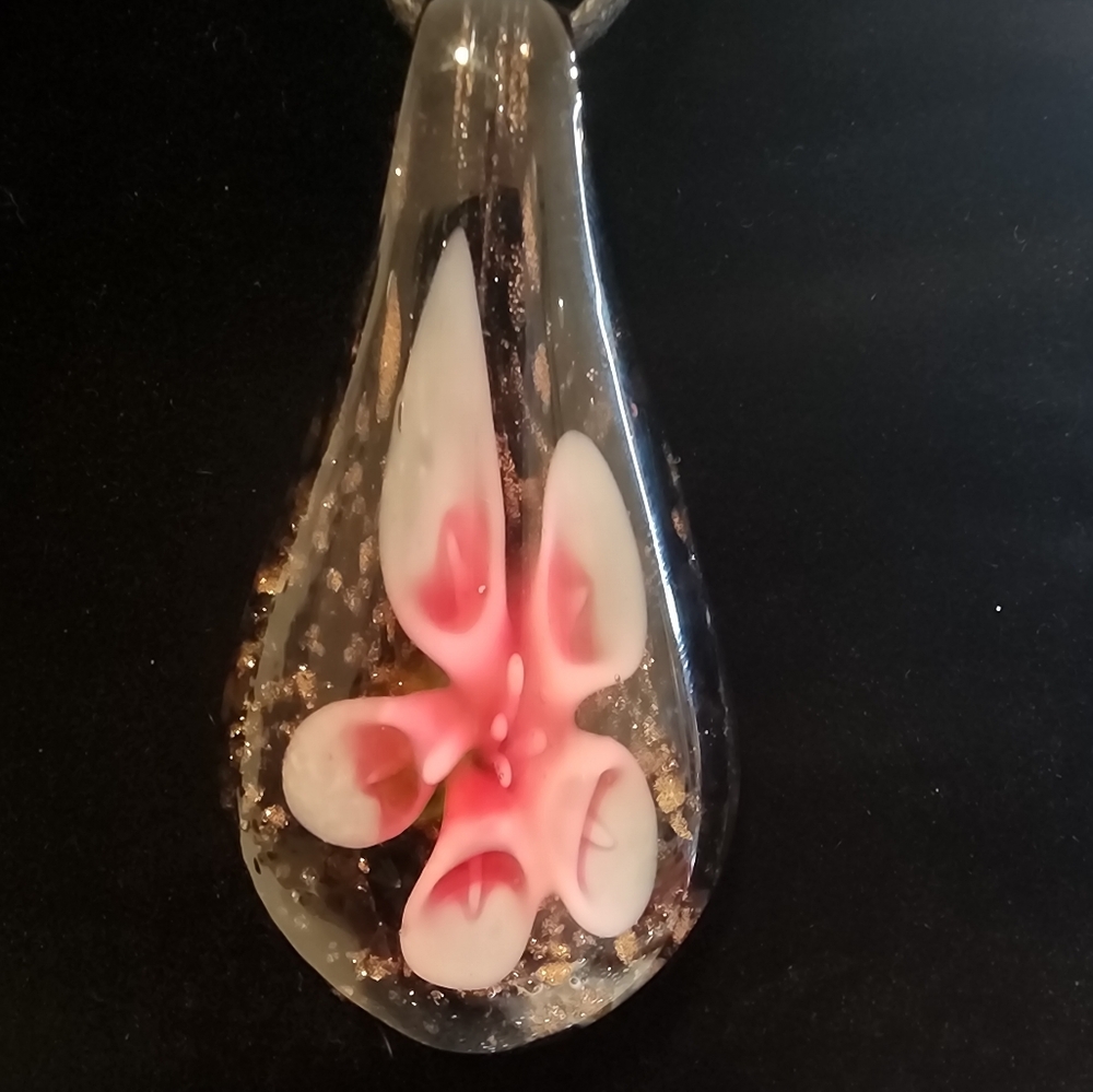 Glass flower and glitter pendant